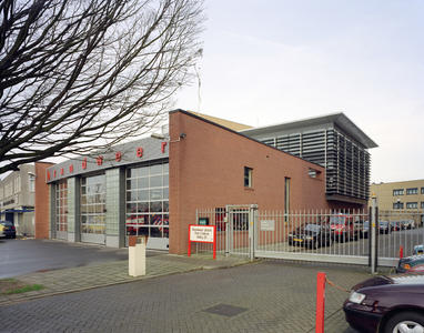 117367 Gezicht op de Brandweerpost Centrum (Helling 20) van de gemeentelijke brandweer te Utrecht.